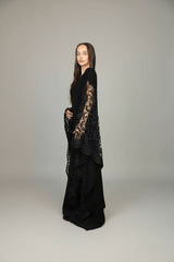 ثوب نسائي كريب أسود مزين بجوبير فاخر