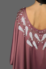 ثوب نسائي حرير موف مطرز بتفاصيل خلفية فاخرة