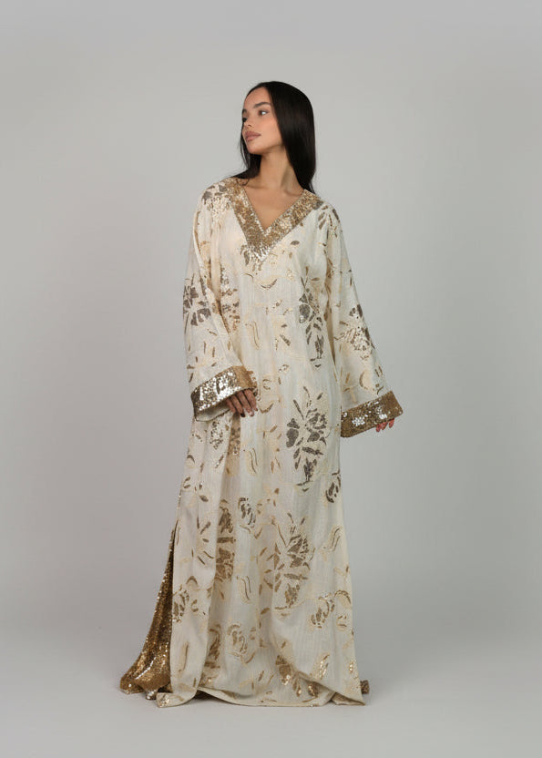 ثوب نسائي قطن أبيض مطرز بلمسات ذهبية