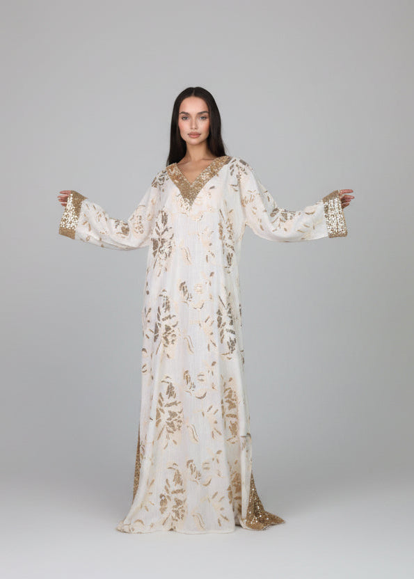 ثوب نسائي قطن أبيض مطرز بلمسات ذهبية