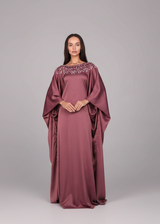 ثوب نسائي حرير موف مطرز بتفاصيل خلفية فاخرة