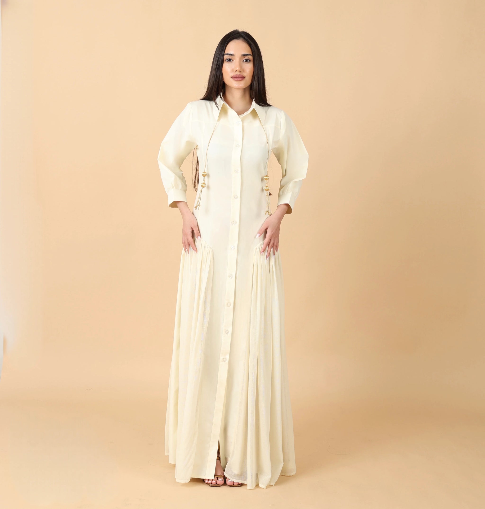 فستان بيج أنثوي فاخر بخامة البشت الرجالي والقصب الأصيل