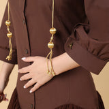 فستان  بني أنثوي فاخر بخامة البشت الرجالي والقصب الأصيل