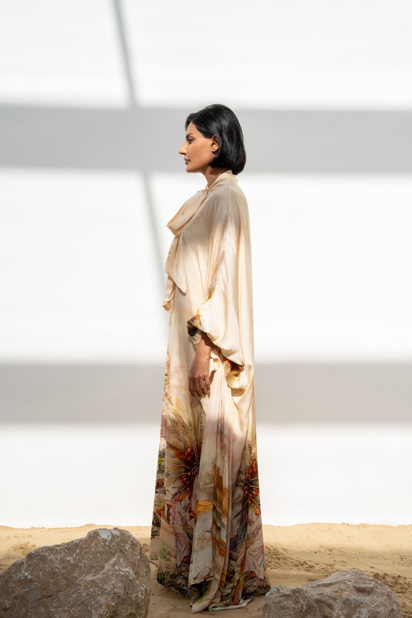 ثوب أصول بقماش قطن وحرير بقصة انسيابية