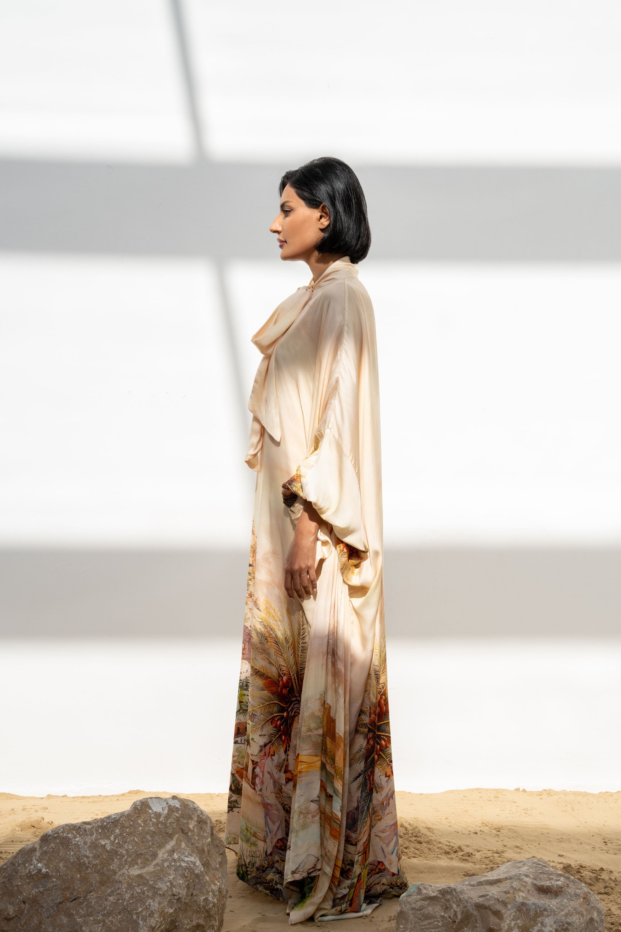 ثوب أصول بقماش قطن وحرير بقصة انسيابية