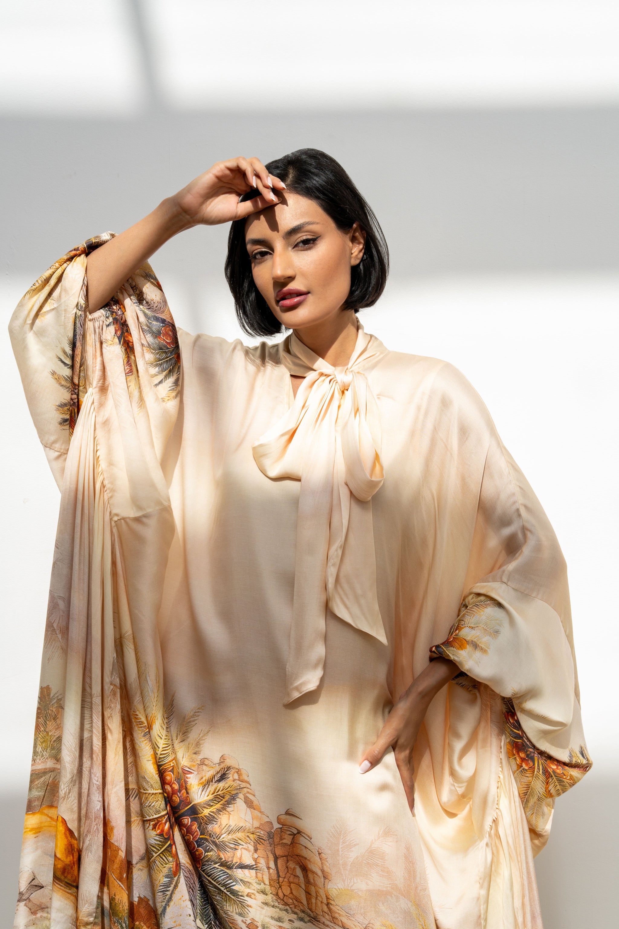 ثوب أصول بقماش قطن وحرير بقصة انسيابية