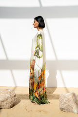 ثوب ألمع حرير بقصه واسعة منسدلة